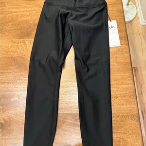 NWT Alo Yoga High Waist Airlift 7/8 black leggings, Size S